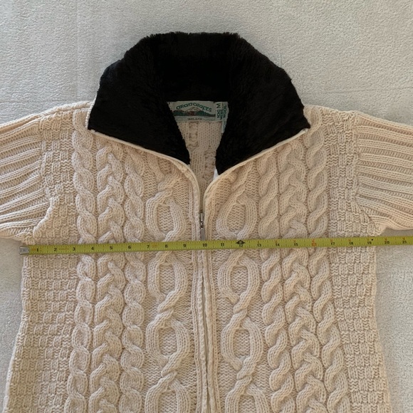 Aran Crafts Irish Merino Wool Cardigan w/ faux fur - Picture 7 of 8